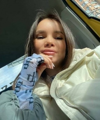 Красотка 👄
Я - индивидуалка, сочетающая в себе нежность и страсть 🌹 Со мной ты окунешься в мир наслаждения и приятных эмоций ❤️
Я опытная и знаю, как доставить удовольствие мужчине 🌟 В моих услугах входит все, что ты задумаешь: классический секс, оральные ласки, глубокий минет и многое другое 😏
Наши встречи пройдут в комфортной обстановке, никаких посторонних глаз 👀 Я живу в Москве и готова принять тебя у себя в уютной квартире 🏢
Мои фото полностью соответствуют действительности, а мои клиенты оставляют только положительные отзывы, которые ты можешь увидеть на моей страничке 💕
Звони мне, и я подарю тебе незабываемый опыт, который ты не сможешь забыть 🌙✨ Диля