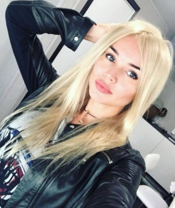 Аня